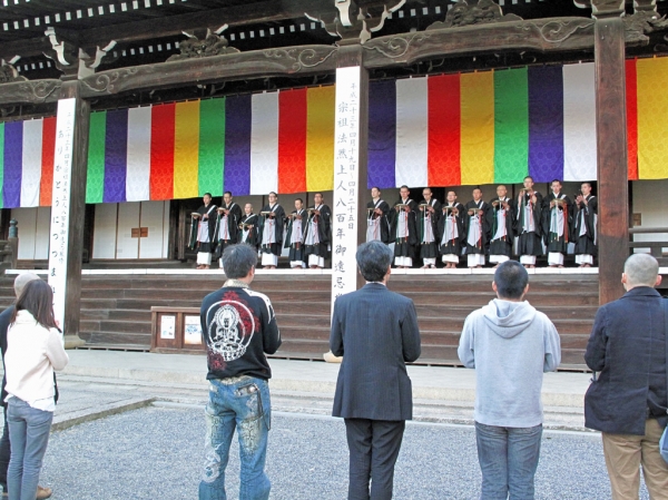 慶宣が山寺にやってくる